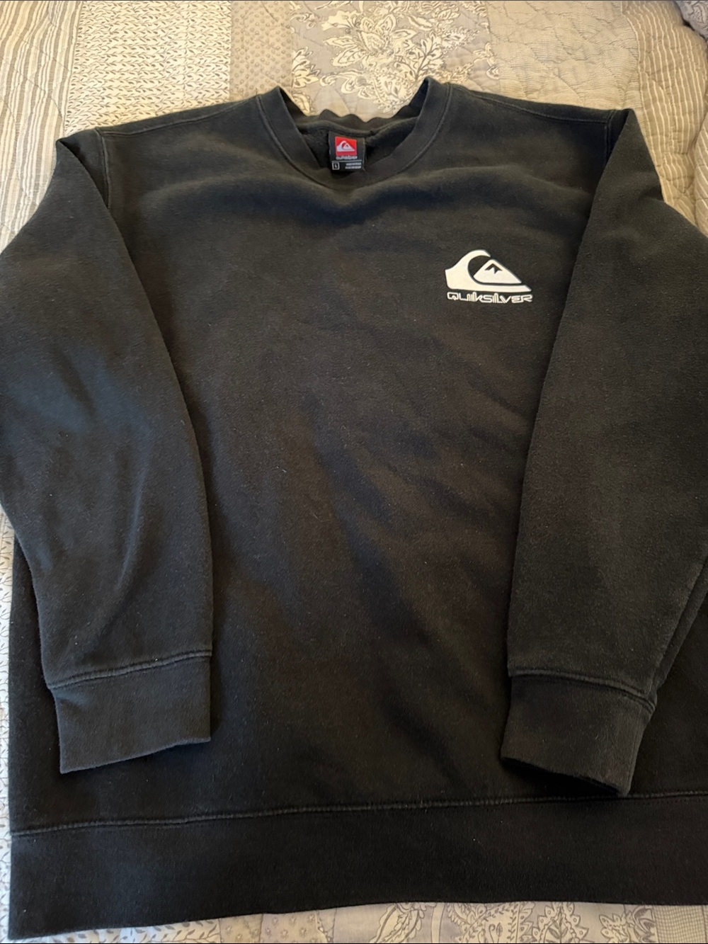 Quiksilver Black Crewneck Sweatshirt with White Logo size large - solid black